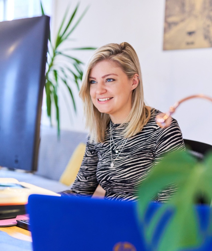 web design dev work lynz in landon salisbury office